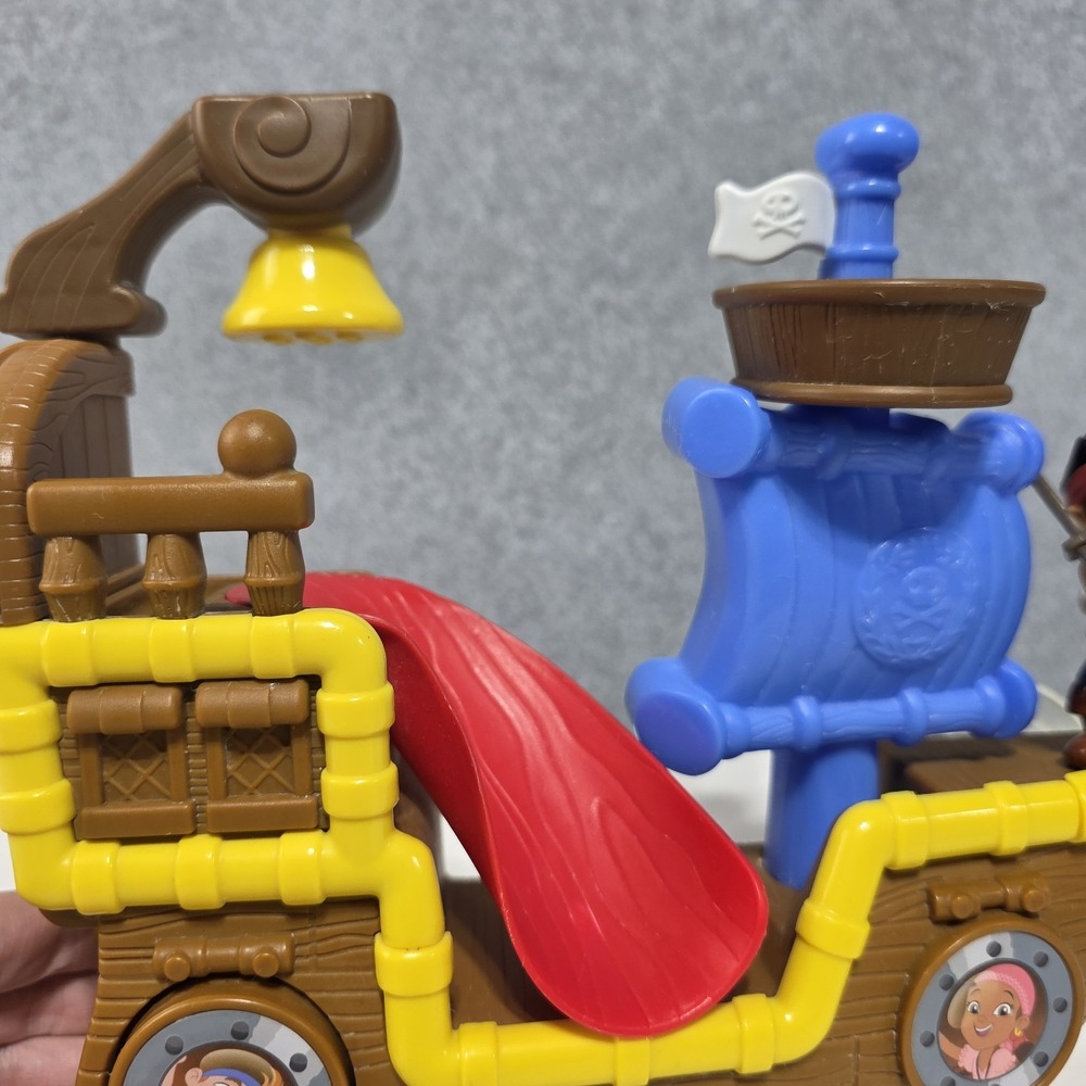 Disney Jake & the Never Land Pirates Ship Bathtub Playset w/ Jake figure - Picture 10 of 14